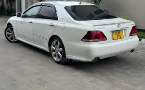 Toyota Crown 2006 White