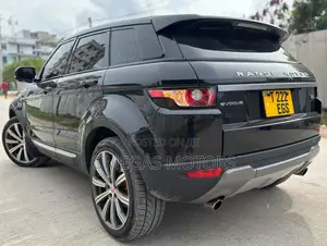 Land Rover Range Rover Evoque Pure AWD 5-Door 2013 Black