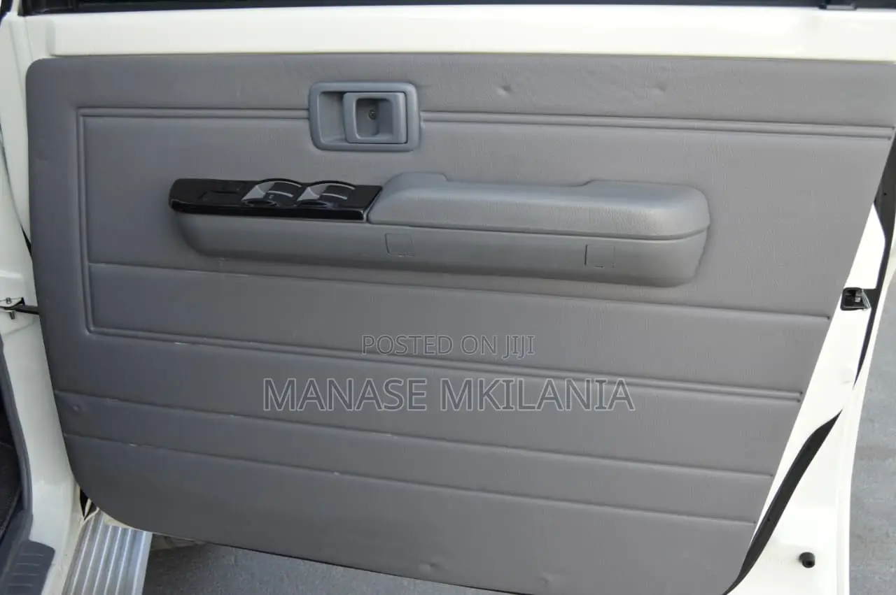 Toyota Land Cruiser 79 Series 2022 Pearl