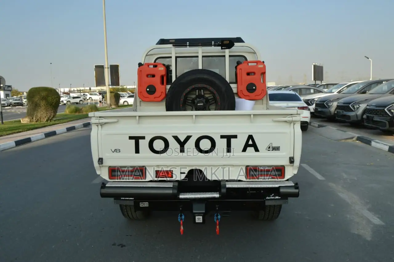 Toyota Land Cruiser 79 Series 2022 Pearl