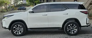 Toyota Fortuner 2023 White