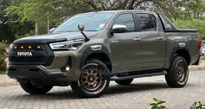 Toyota Hilux 2022 Gray