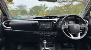 Toyota Hilux 2022 Gray