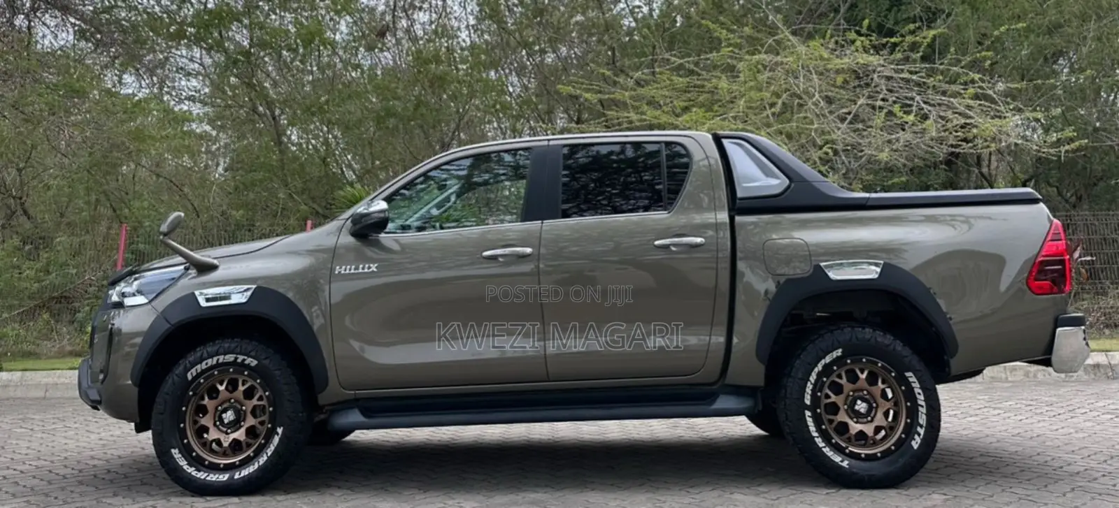 Toyota Hilux 2022 Gray