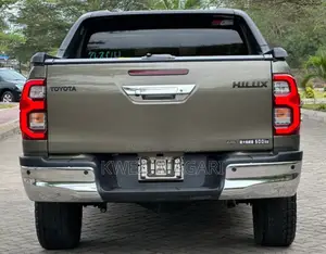 Toyota Hilux 2022 Gray