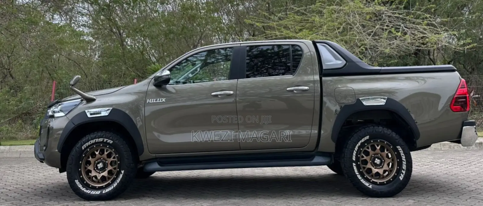 Toyota Hilux 2022 Gray