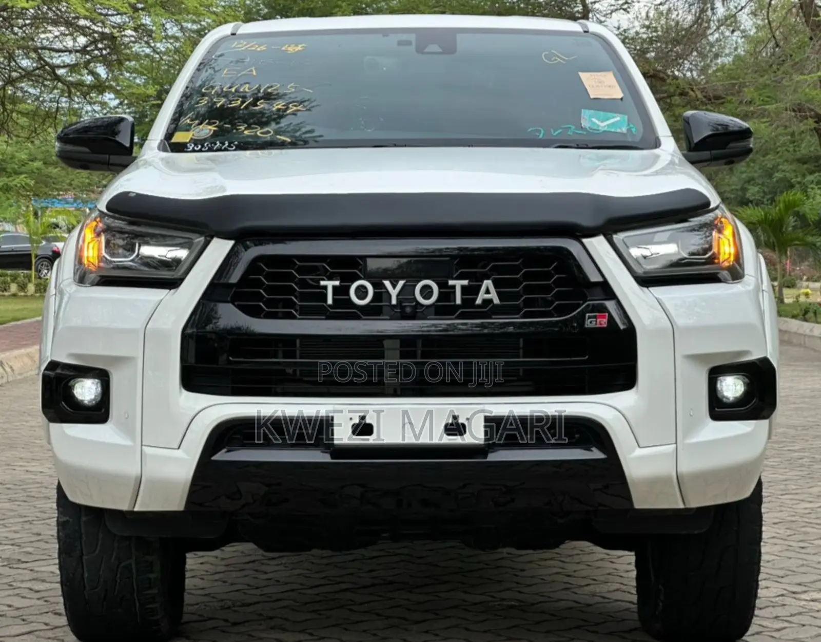 Toyota Hilux 2022 White