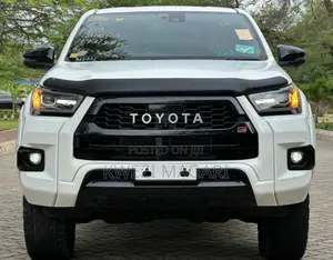 Toyota Hilux 2022 White