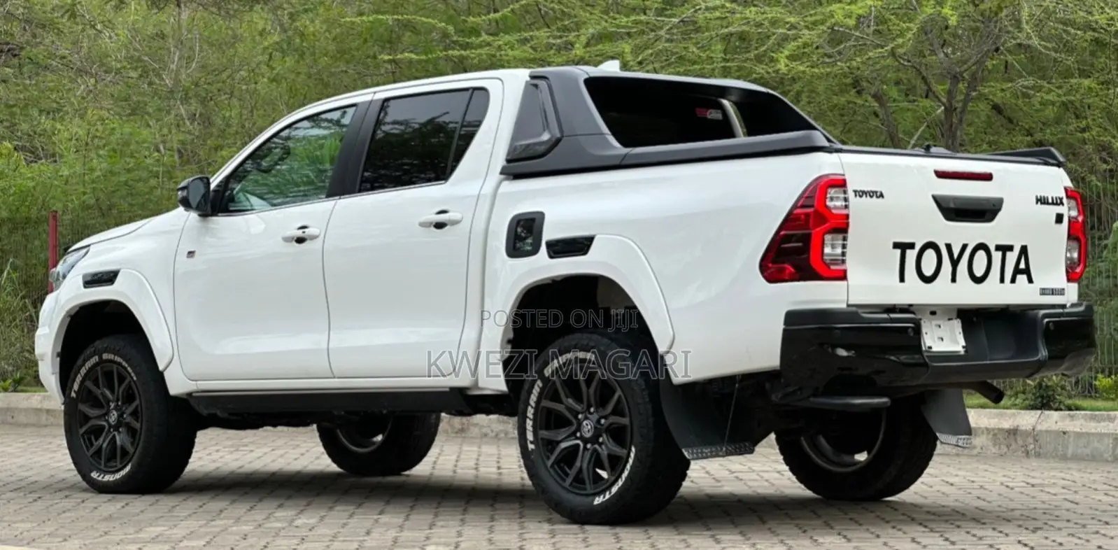 Toyota Hilux 2022 White