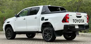 Toyota Hilux 2022 White