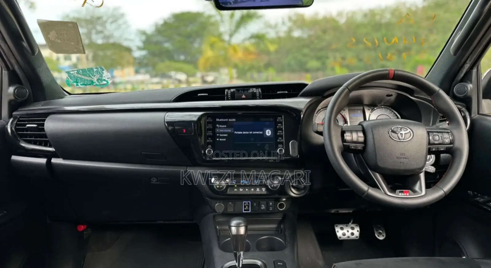Toyota Hilux 2022 White
