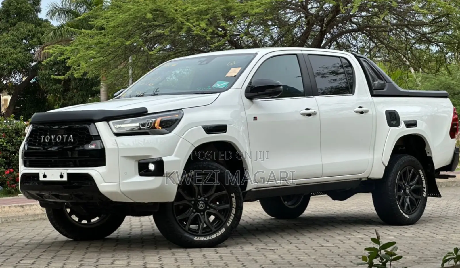 Toyota Hilux 2022 White