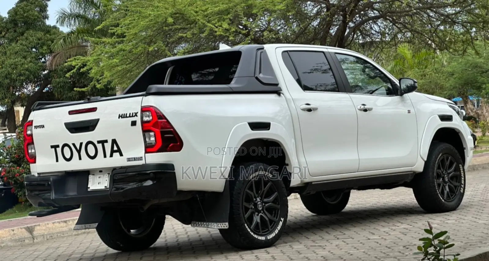 Toyota Hilux 2022 White