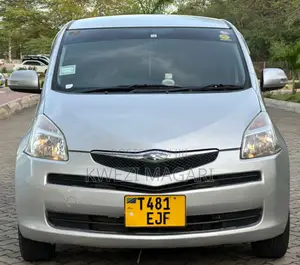 Toyota Ractis 2006 Silver