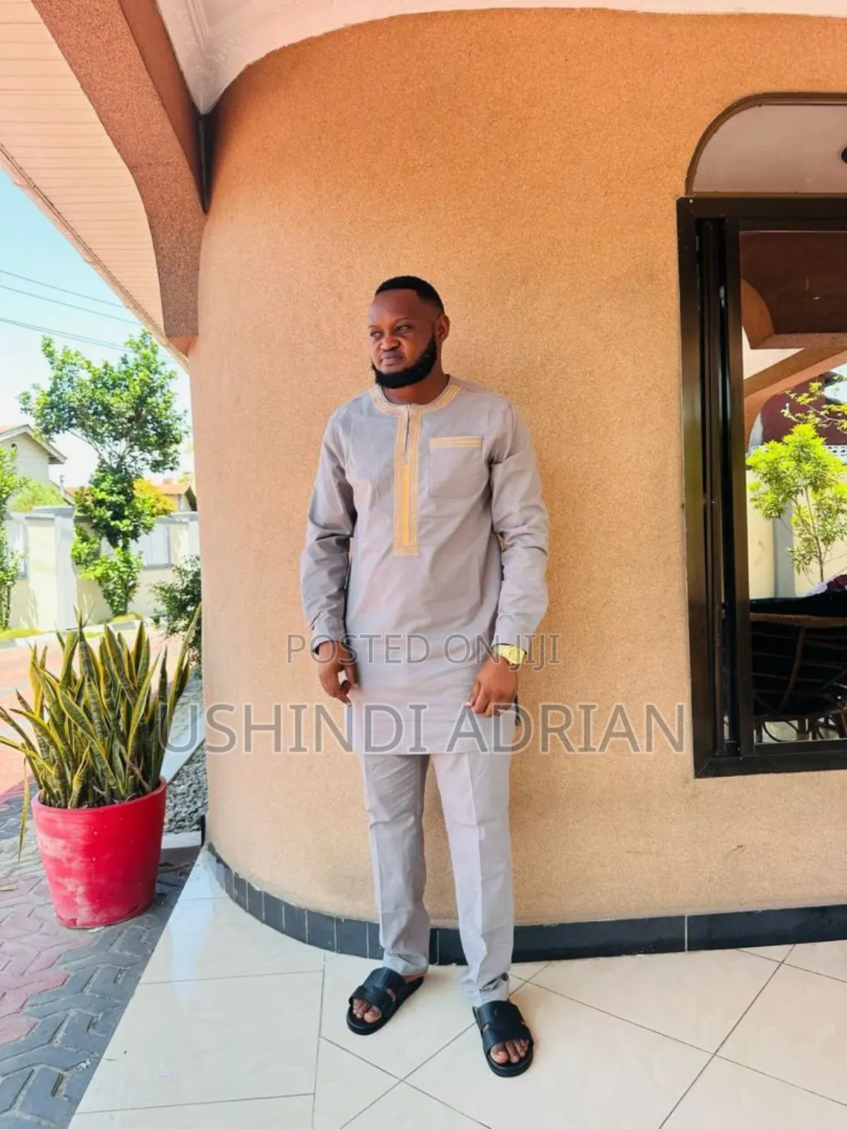 African Men Traditional Outfit–Luxury Edition