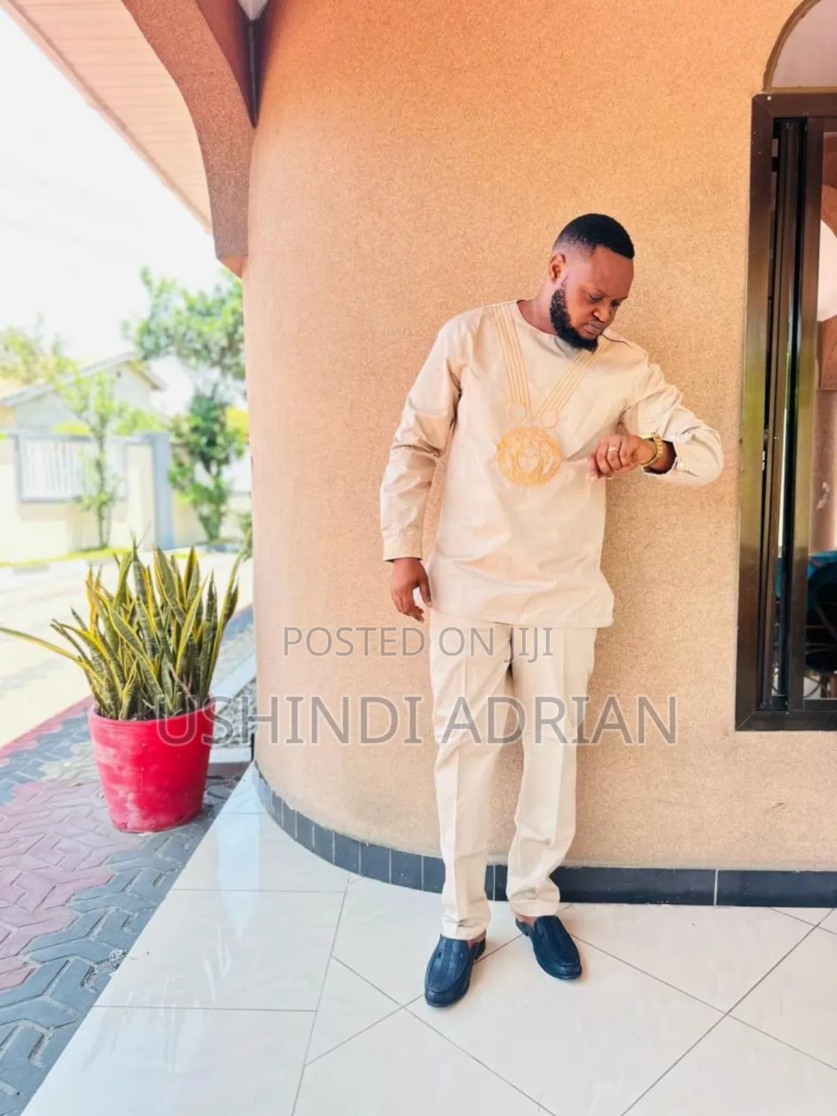 African Men Traditional Outfit–Luxury Edition
