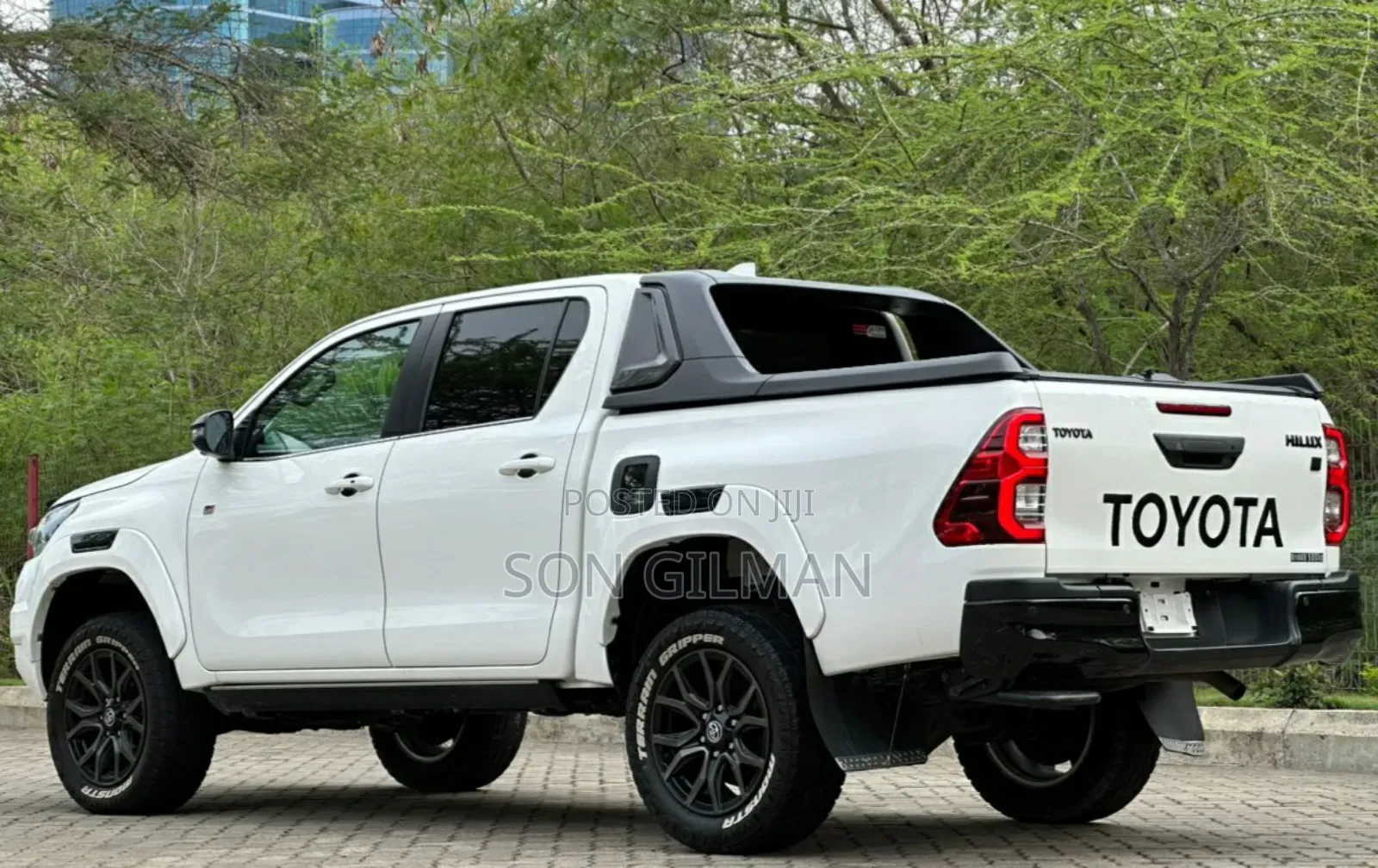 Toyota Hilux 2022 White