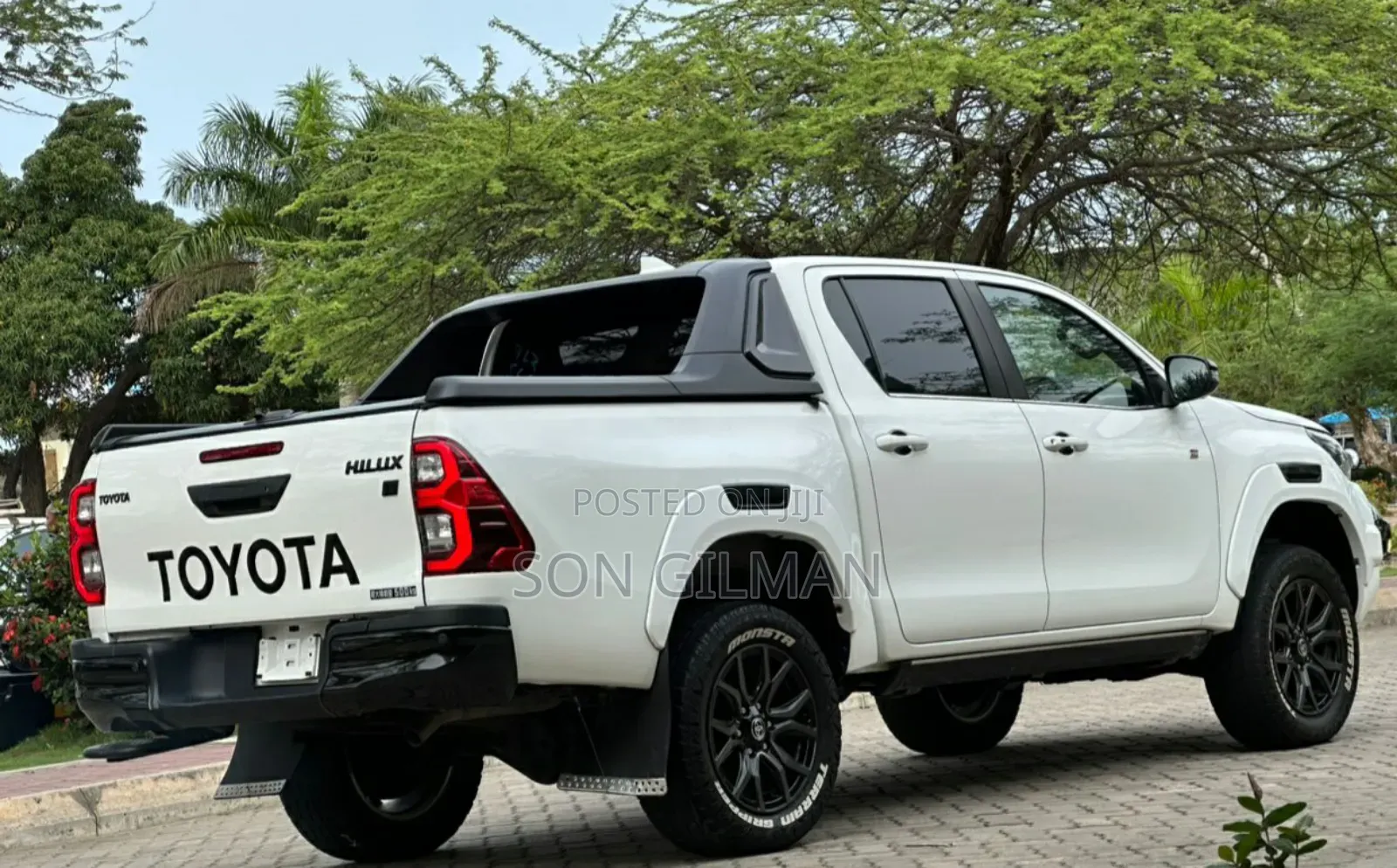 Toyota Hilux 2022 White