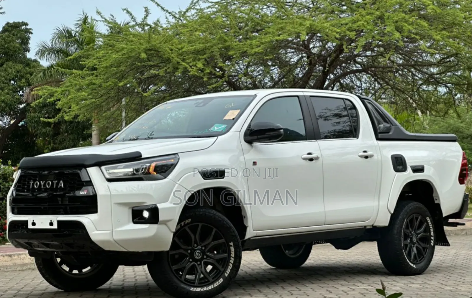 Toyota Hilux 2022 White