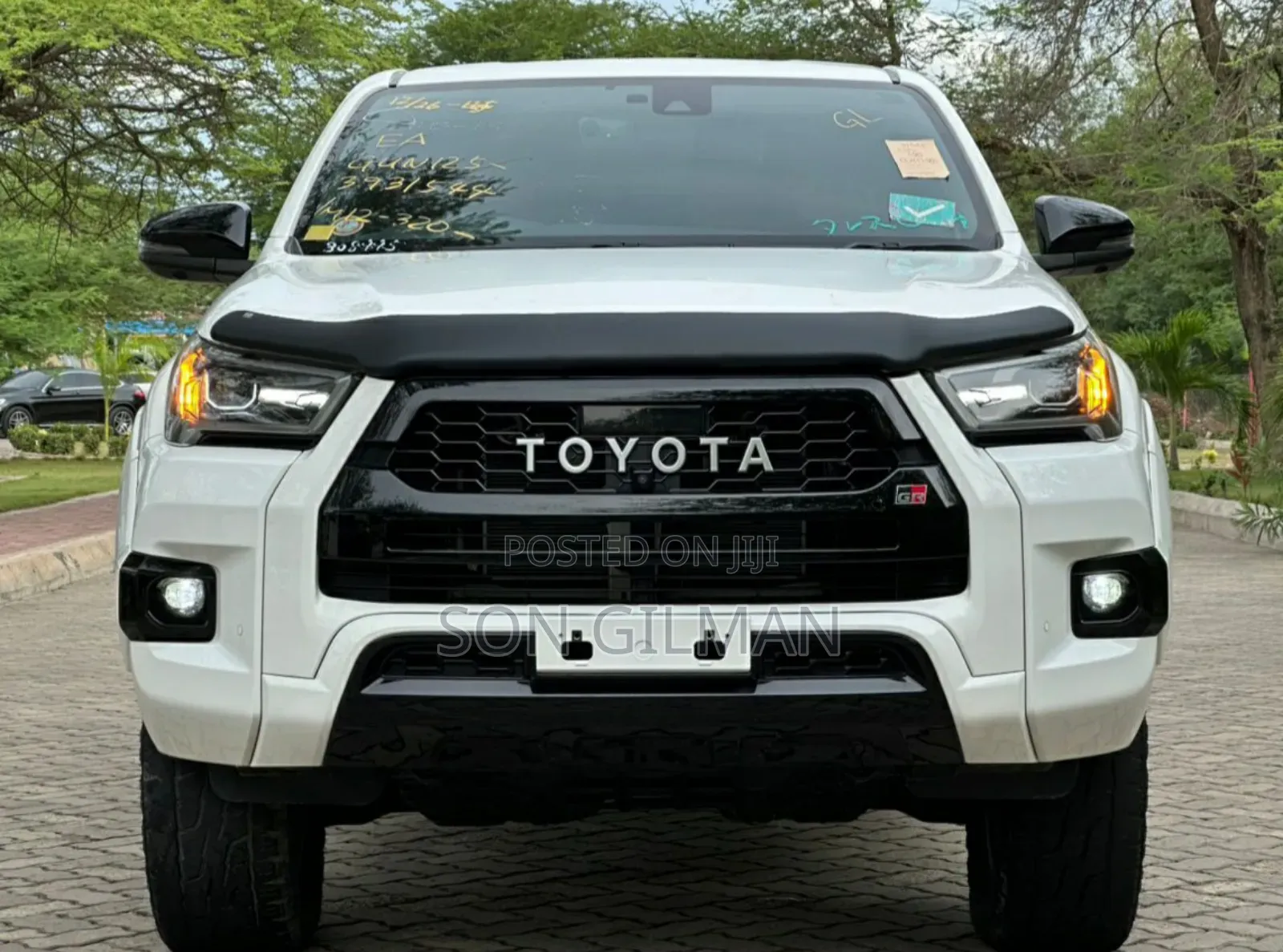 Toyota Hilux 2022 White