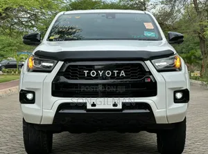 Toyota Hilux 2022 White