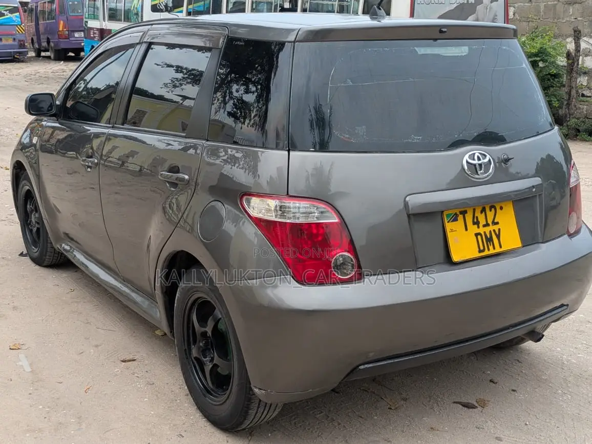 Toyota IST 2005 Gray