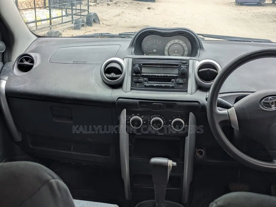Toyota IST 2005 Gray