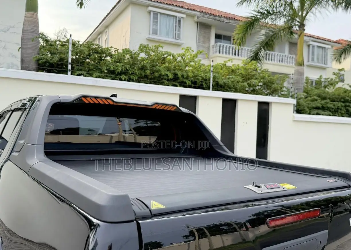 Toyota Hilux 2022 Black