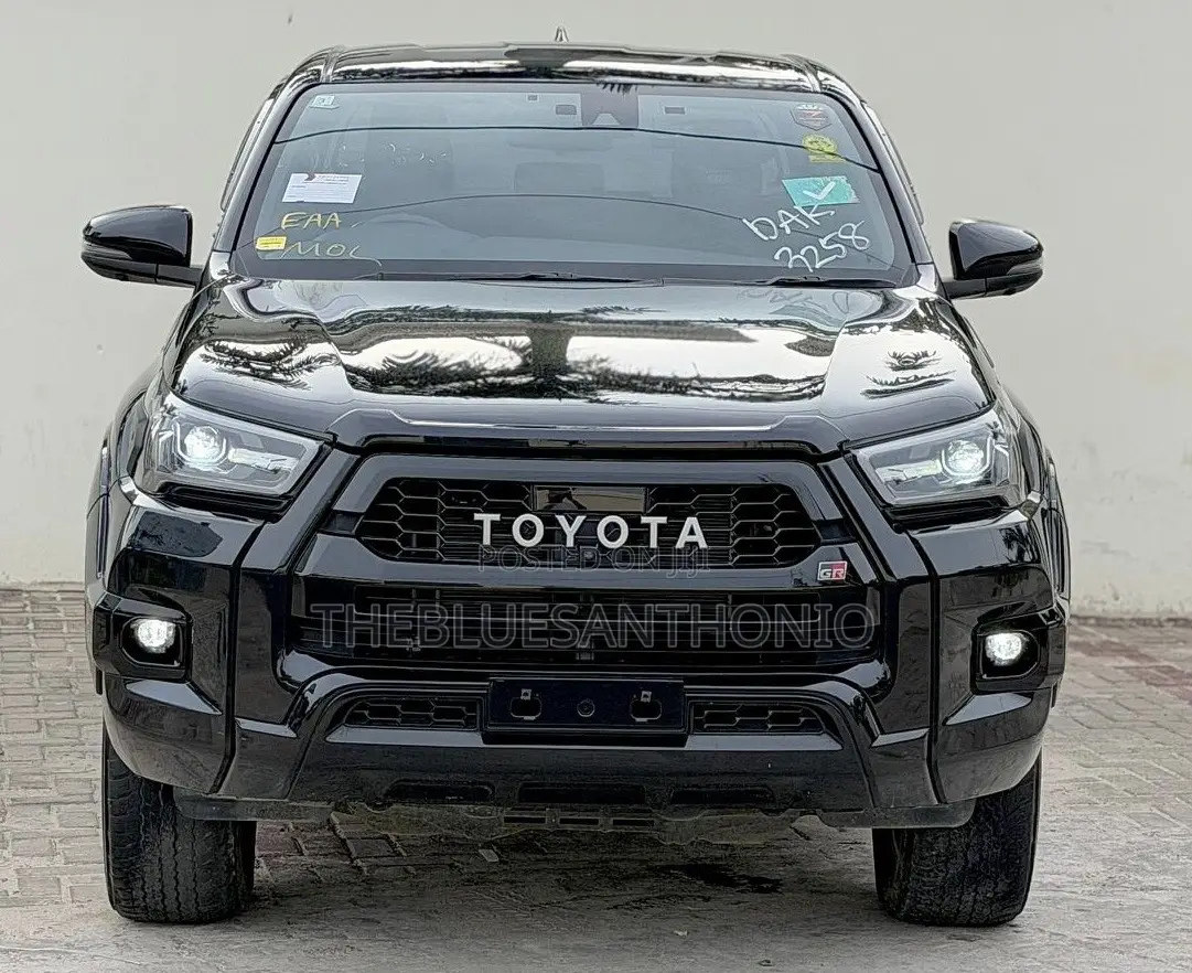 Toyota Hilux 2022 Black
