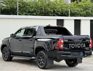 Toyota Hilux 2022 Black