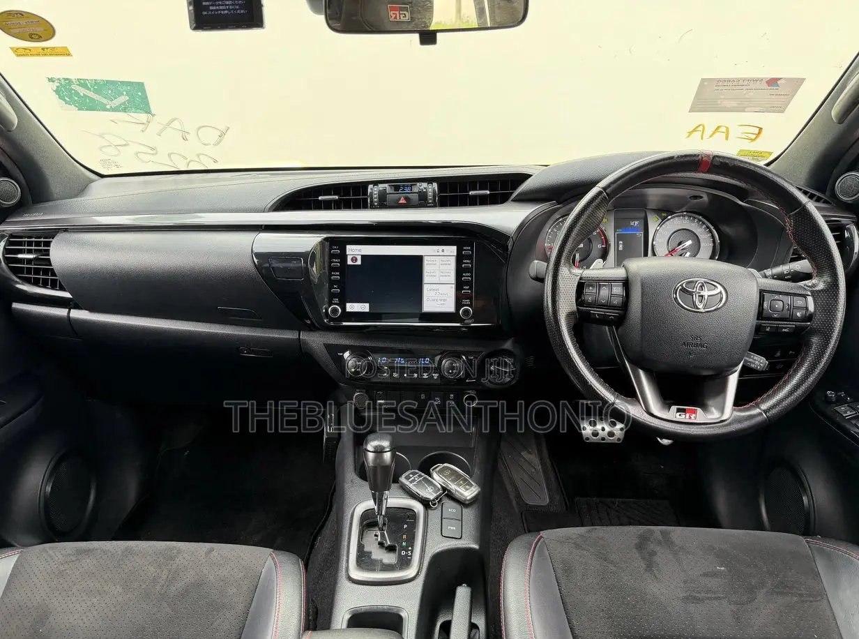 Toyota Hilux 2022 Black