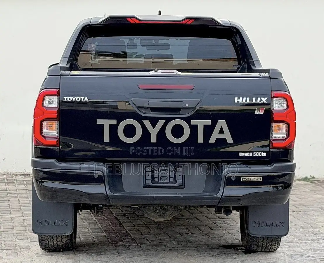 Toyota Hilux 2022 Black