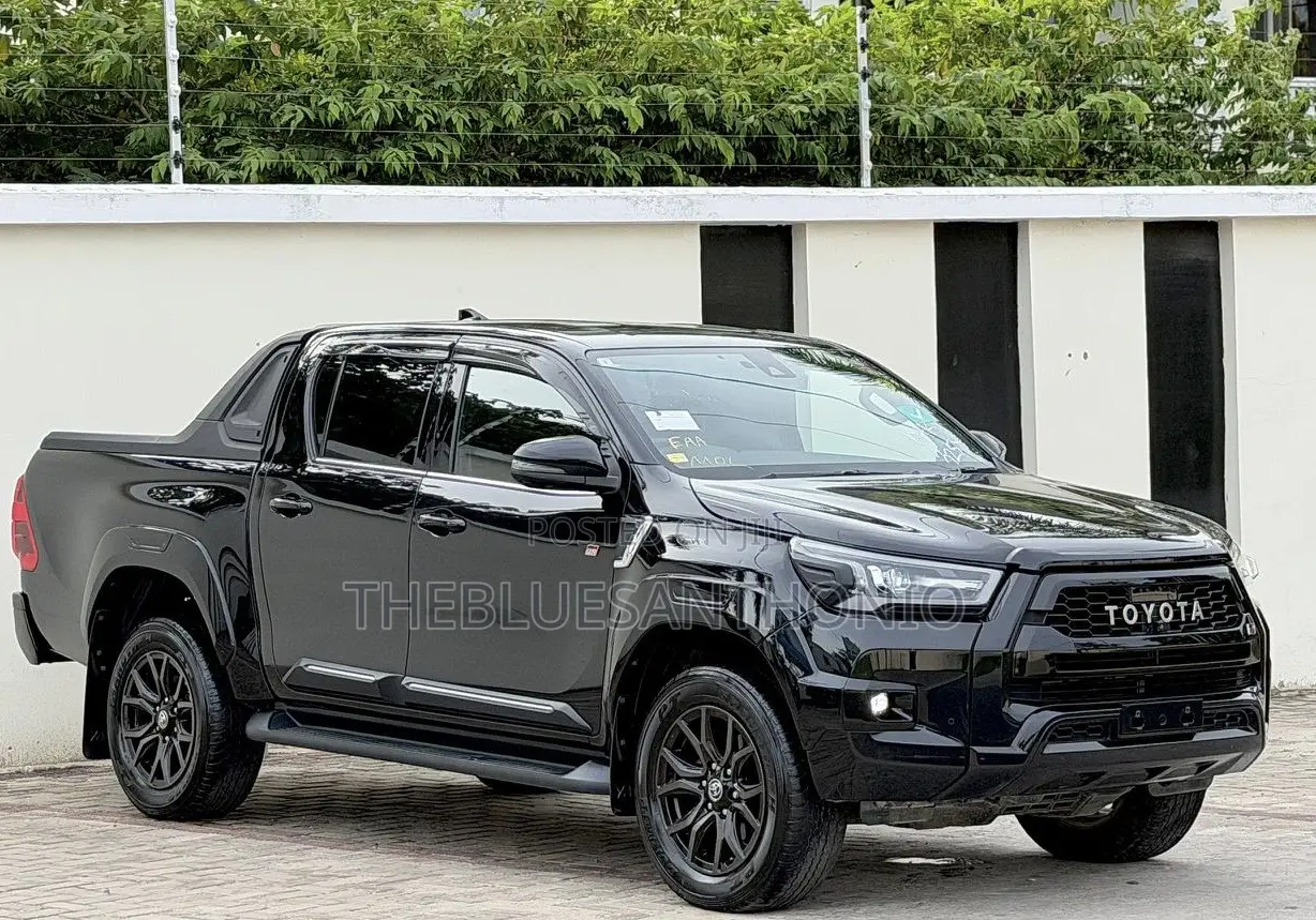 Toyota Hilux 2022 Black