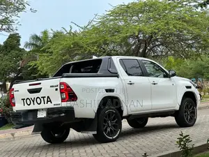 Toyota Hilux Revo Double Cab Deisel 2.4 AWD 2022 White