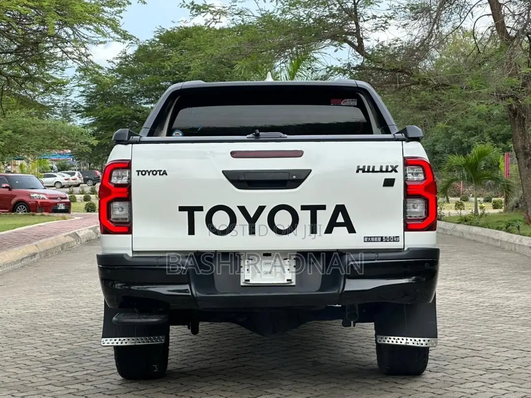 Toyota Hilux Revo Double Cab Deisel 2.4 AWD 2022 White
