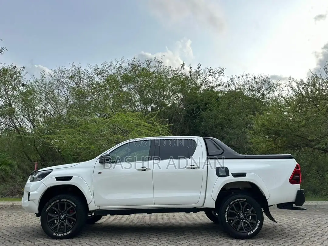 Toyota Hilux Revo Double Cab Deisel 2.4 AWD 2022 White