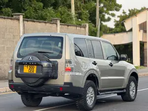 Mitsubishi Pajero 3.2 DI-D Automatic 2007 Beige