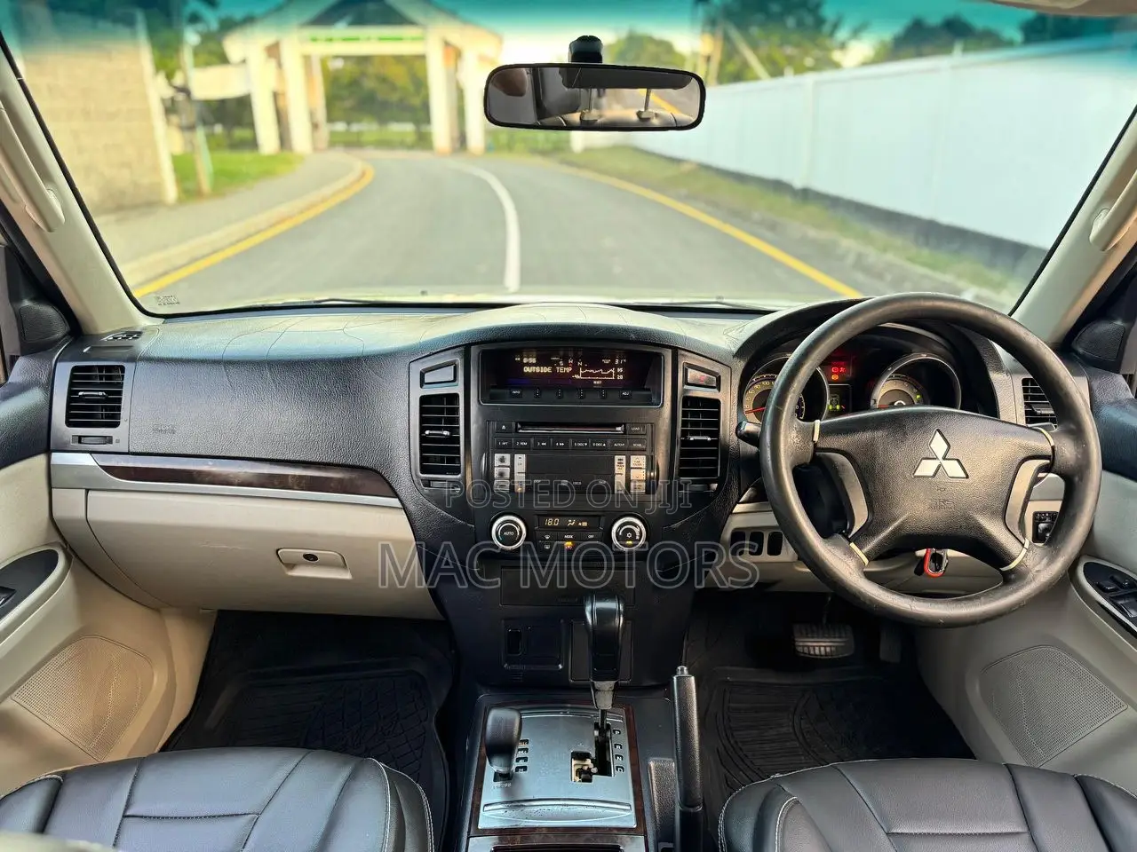 Mitsubishi Pajero 3.2 DI-D Automatic 2007 Beige