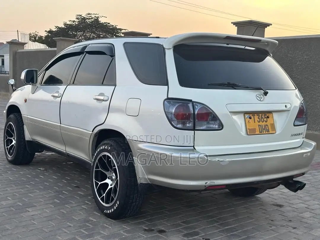 Toyota Harrier 2005 White
