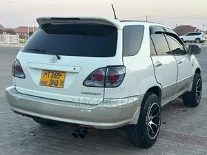 Toyota Harrier 2005 White