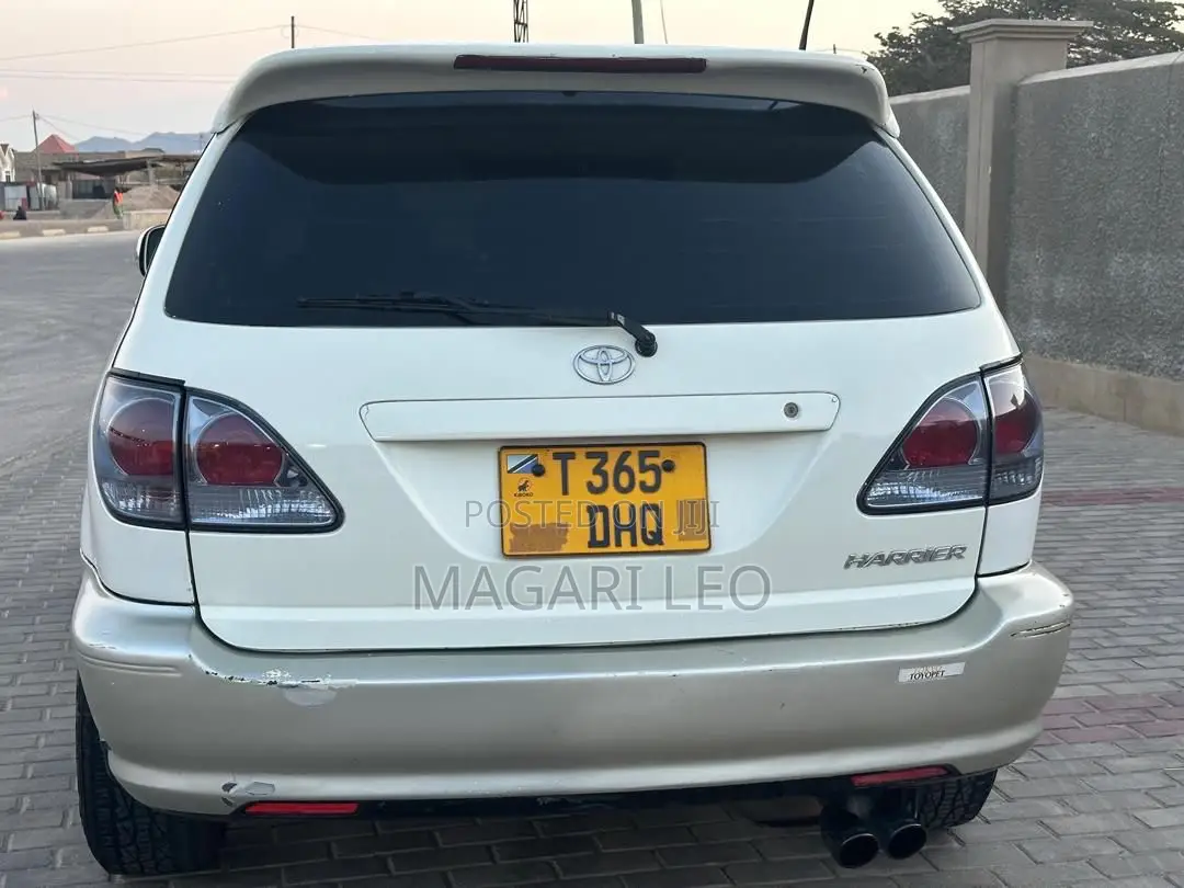 Toyota Harrier 2005 White