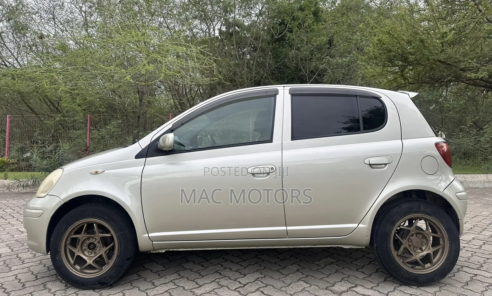 Toyota Vitz 1.3 FWD 5dr 2002 Beige