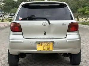 Toyota Vitz 1.3 FWD 5dr 2002 Beige