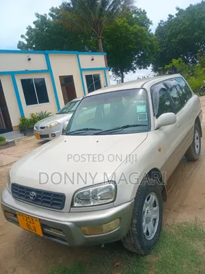 Toyota RAV4 1999 White