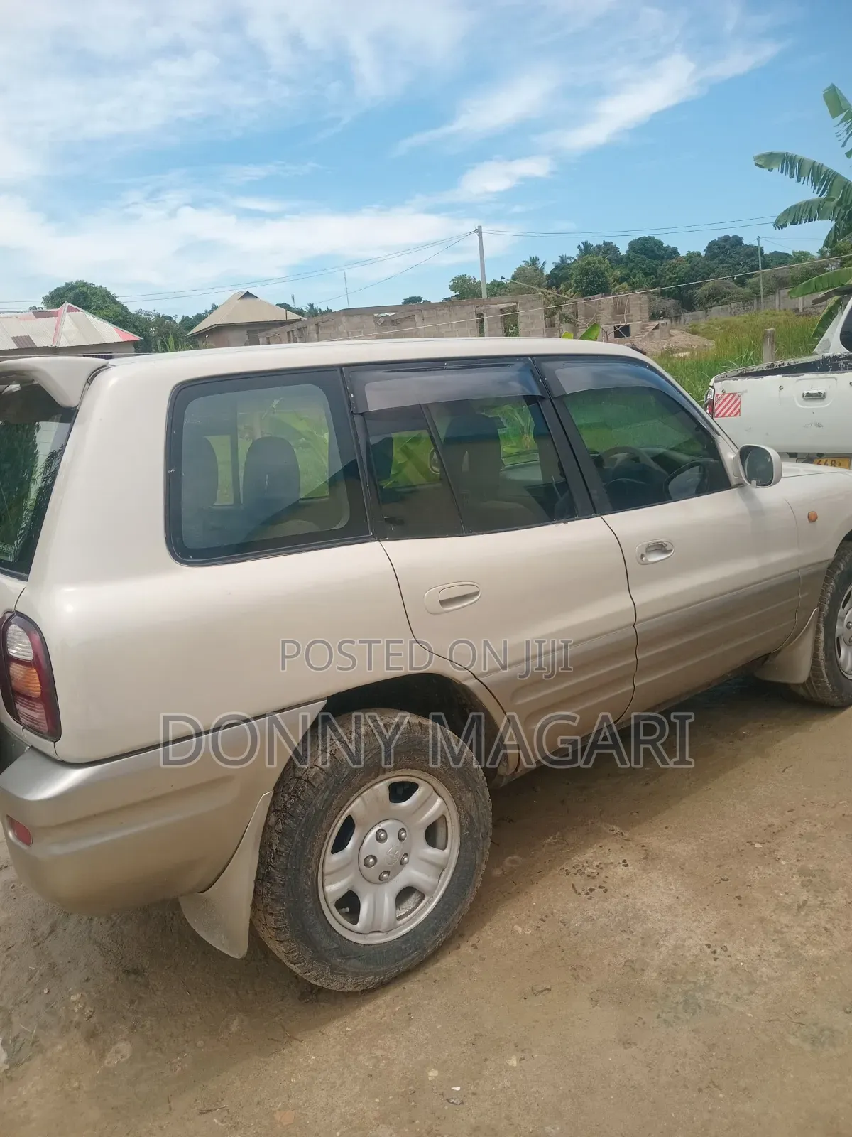 Toyota RAV4 1999 White