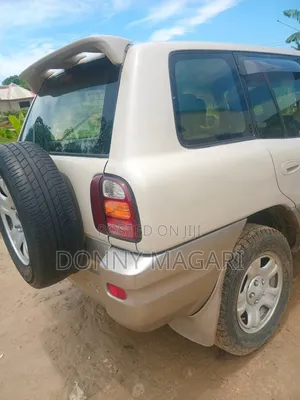 Toyota RAV4 1999 White