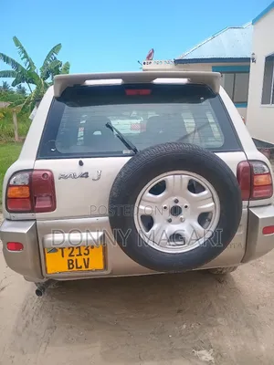 Toyota RAV4 1999 White