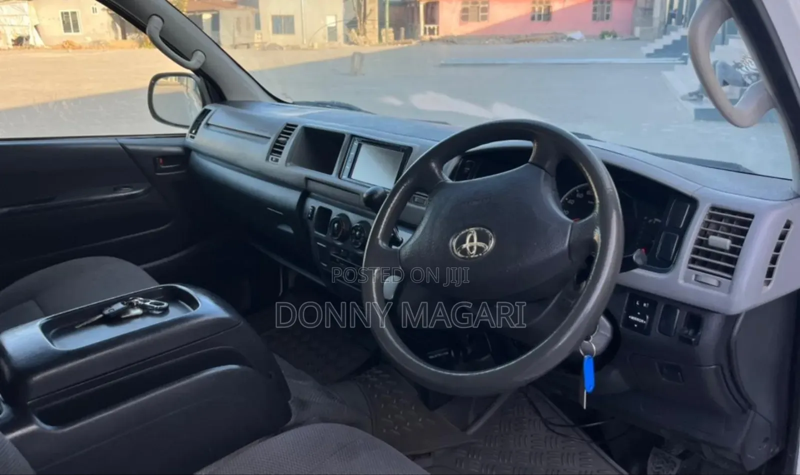 Toyota Quantum 2014 White