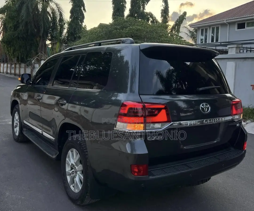 Toyota Land Cruiser 2019 Gray