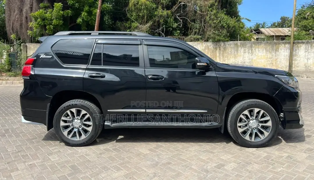 Toyota Land Cruiser Prado 2012 Black